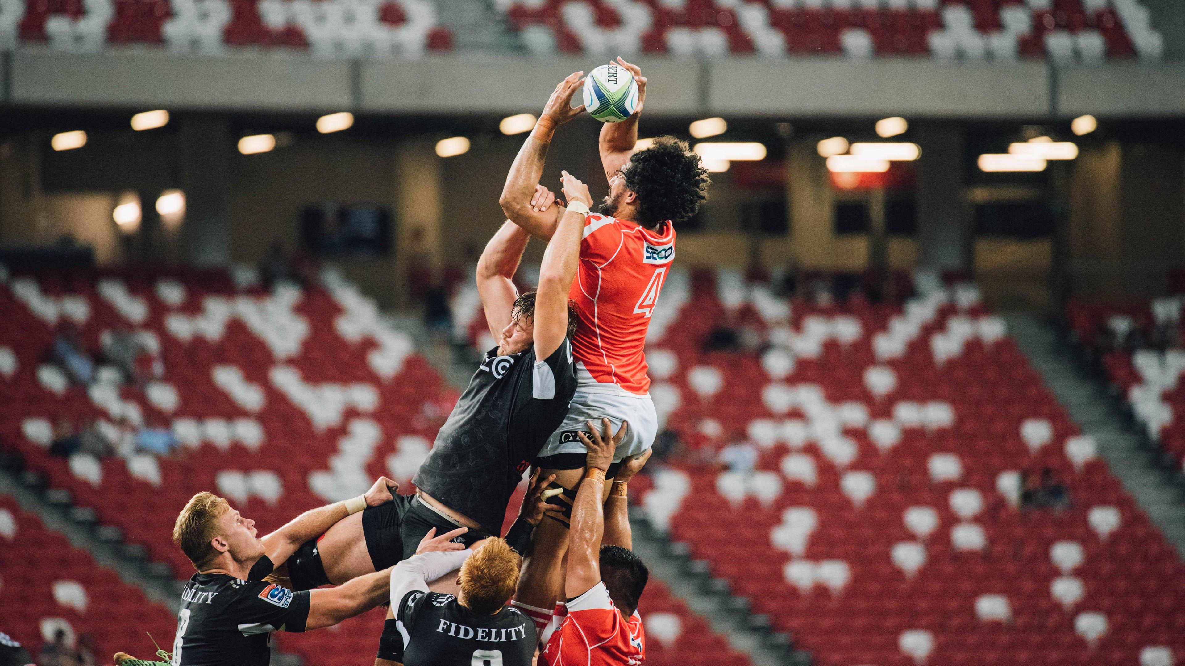 篮协处罚标准引发巨大争议,四新星遭三年禁赛断送生涯,混血球员踩踏对手仅停赛八场