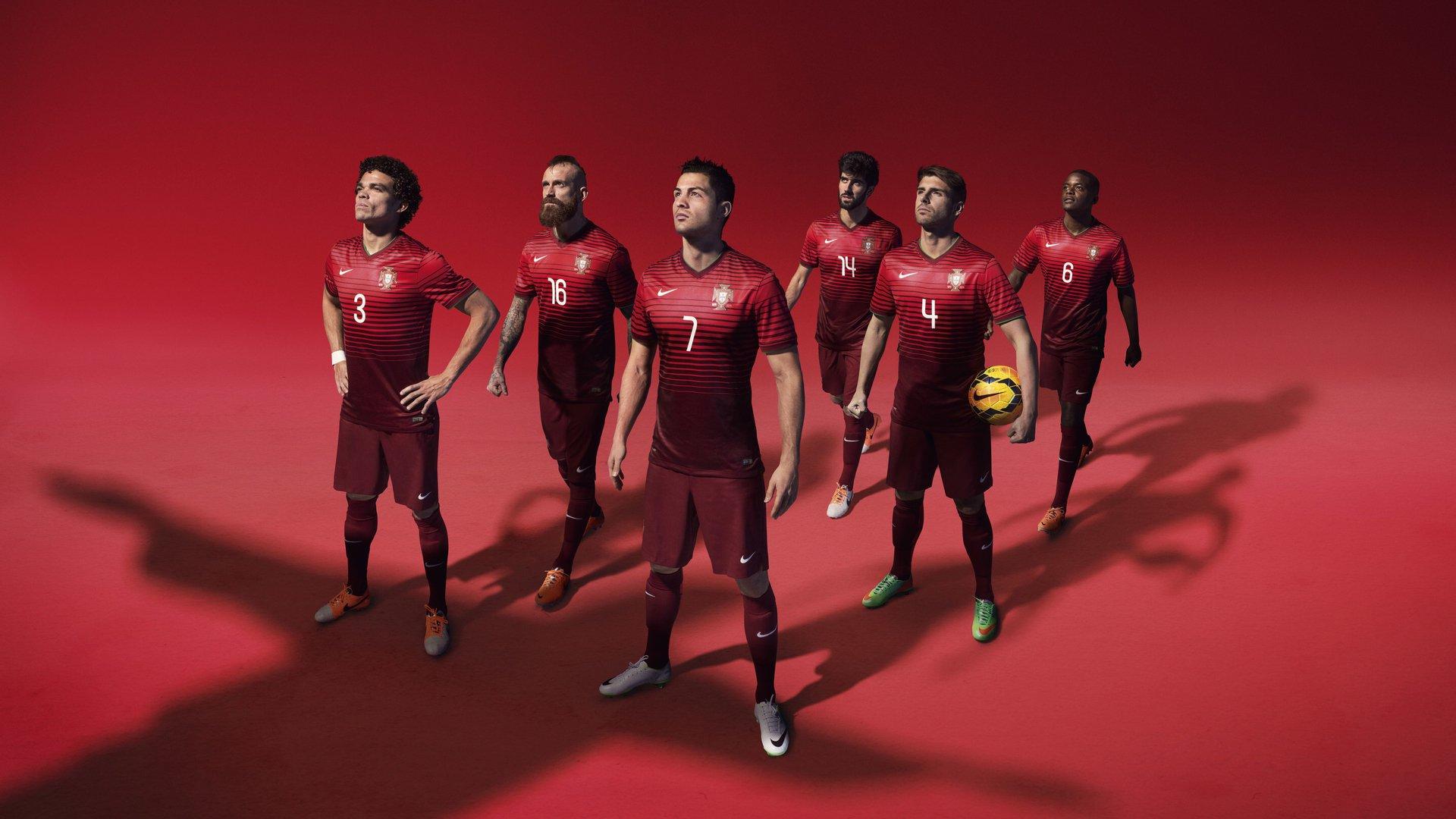 镜报,希勒曾讽曼联没欧冠买不到球员,现纽卡接连被截胡脸都肿了