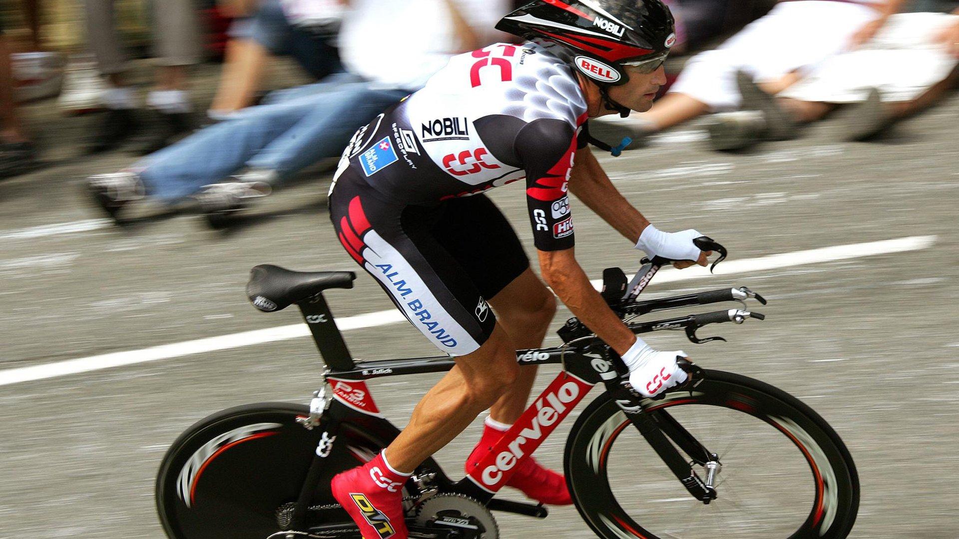 杨瀚森NBA前20场表现引争议，总得分仅50分，三分球22投3中，开拓者当地媒体质疑其选秀价值