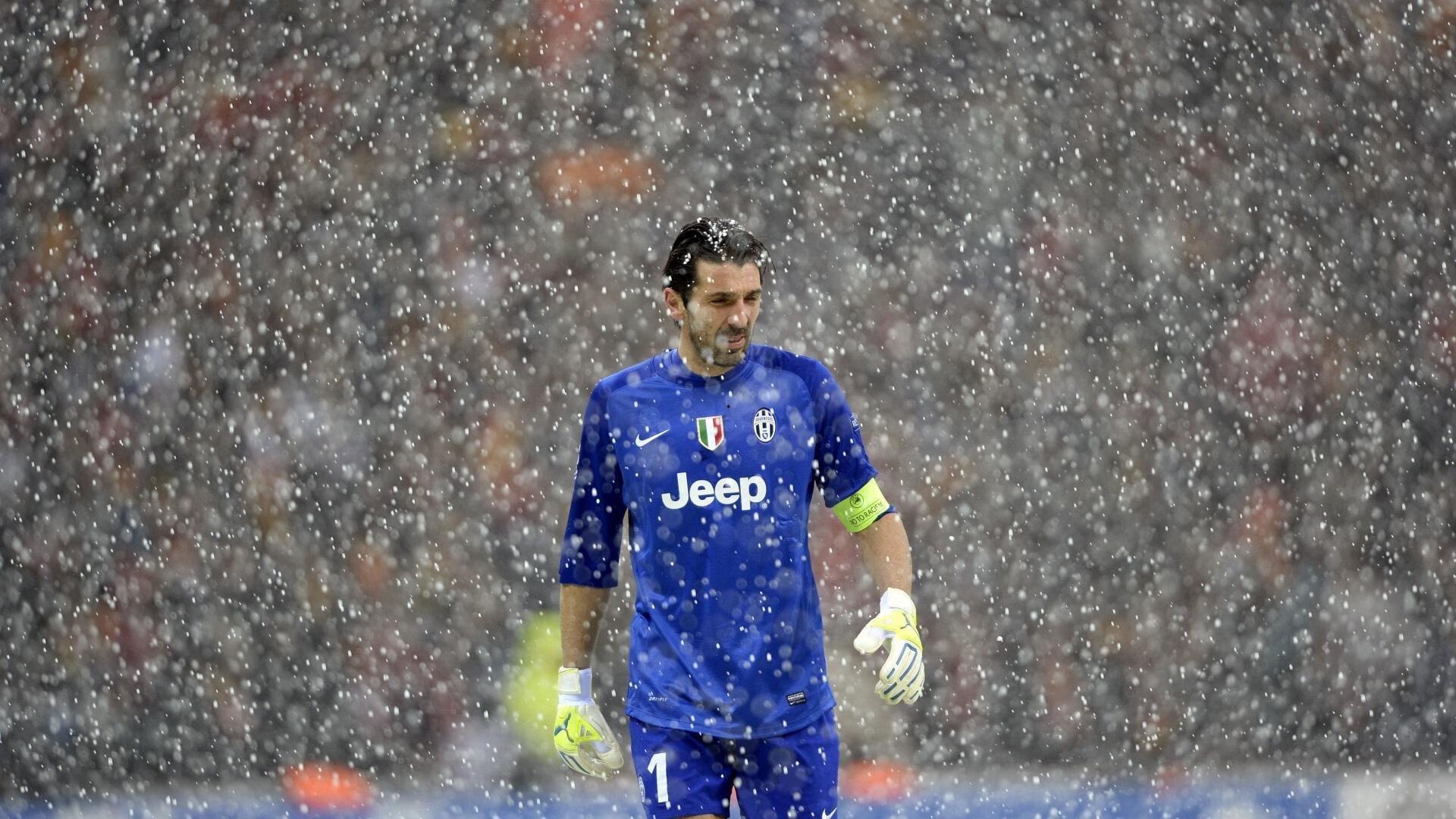 战术分歧还是情绪失控？维修斯被换下时与西蒙尼激烈交流引热议